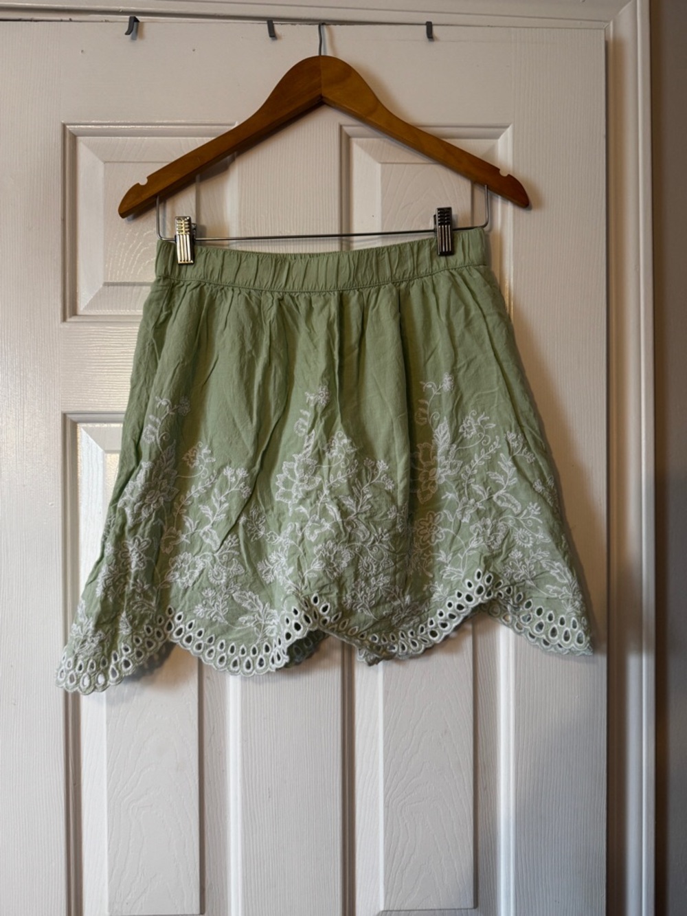 LOFT Sage Green Eyelet Scalloped Miniskirt - Small